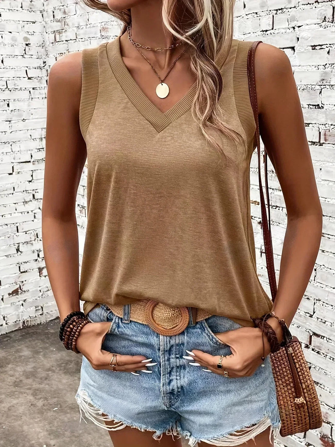 Jezzy - Breathable V-Neck And Sleeveless Top